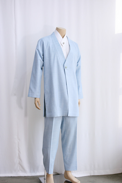 [Rental] Sky Blue Mother-of-pearl Button Facing Collar Hanbok suit setup